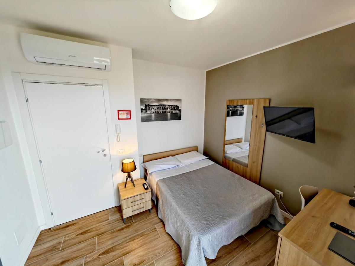 Residenza Delizia Camere & Appartamenti "Residenze Del Cuore" Werona Zewnętrze zdjęcie
