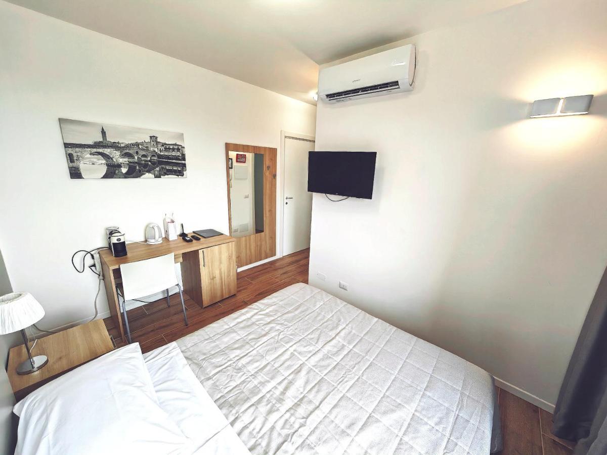 Residenza Delizia Camere & Appartamenti "Residenze Del Cuore" Werona Zewnętrze zdjęcie
